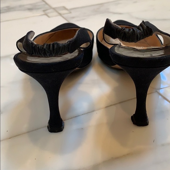 Manolo Blahnik Black Peau de Soie evening shoes. - Picture 4 of 5